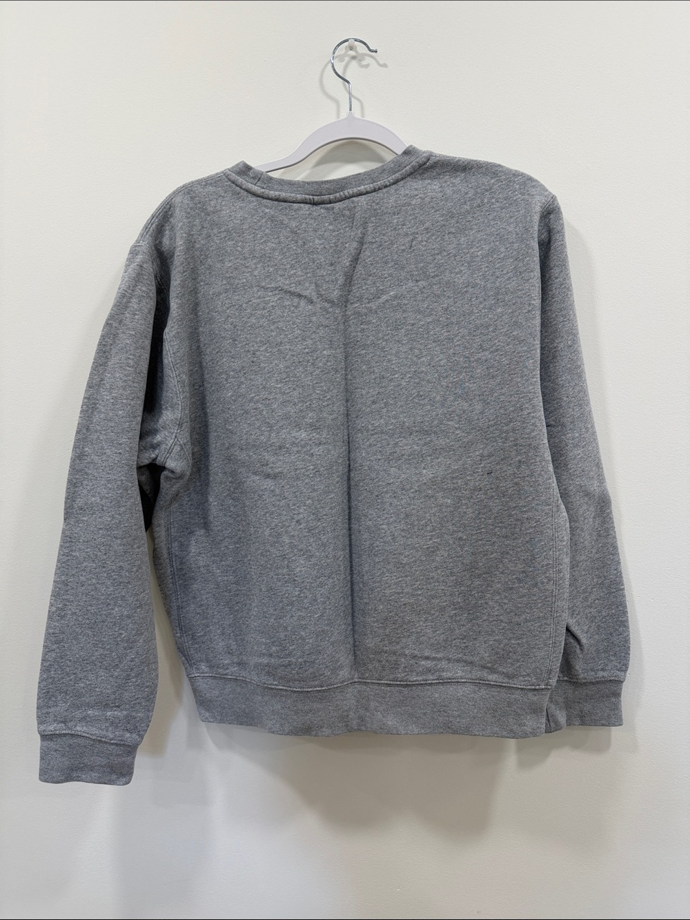 Nike woman’s Gray Crewneck Sweatshirt - Picture 3 of 3